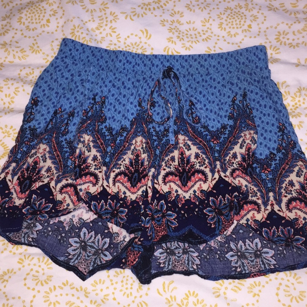Super cute Holister shorts!!!! - Picture 1 of 3